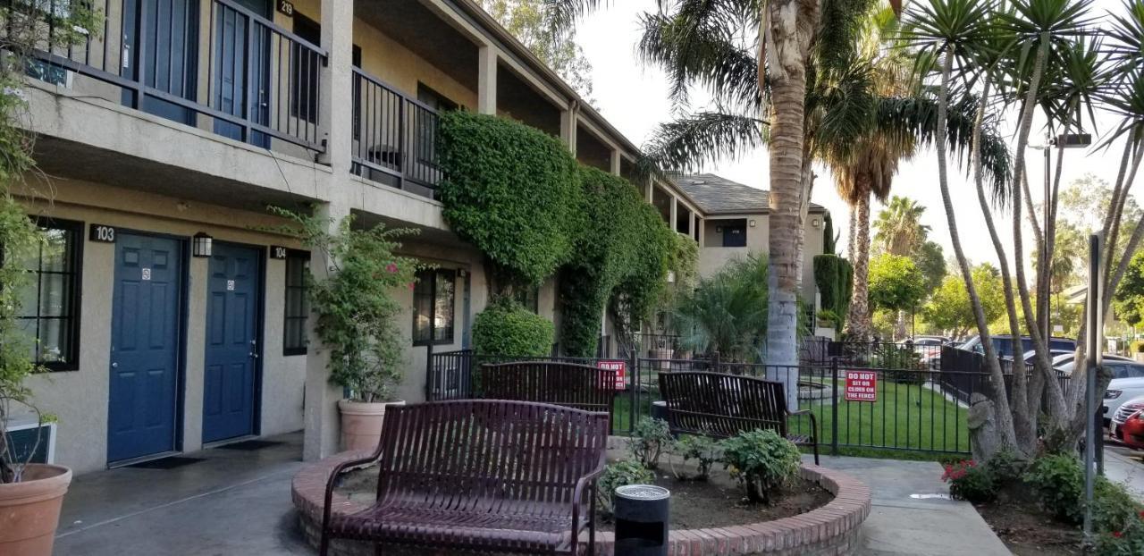 Sierra Crossing Motel Bloomington المظهر الخارجي الصورة